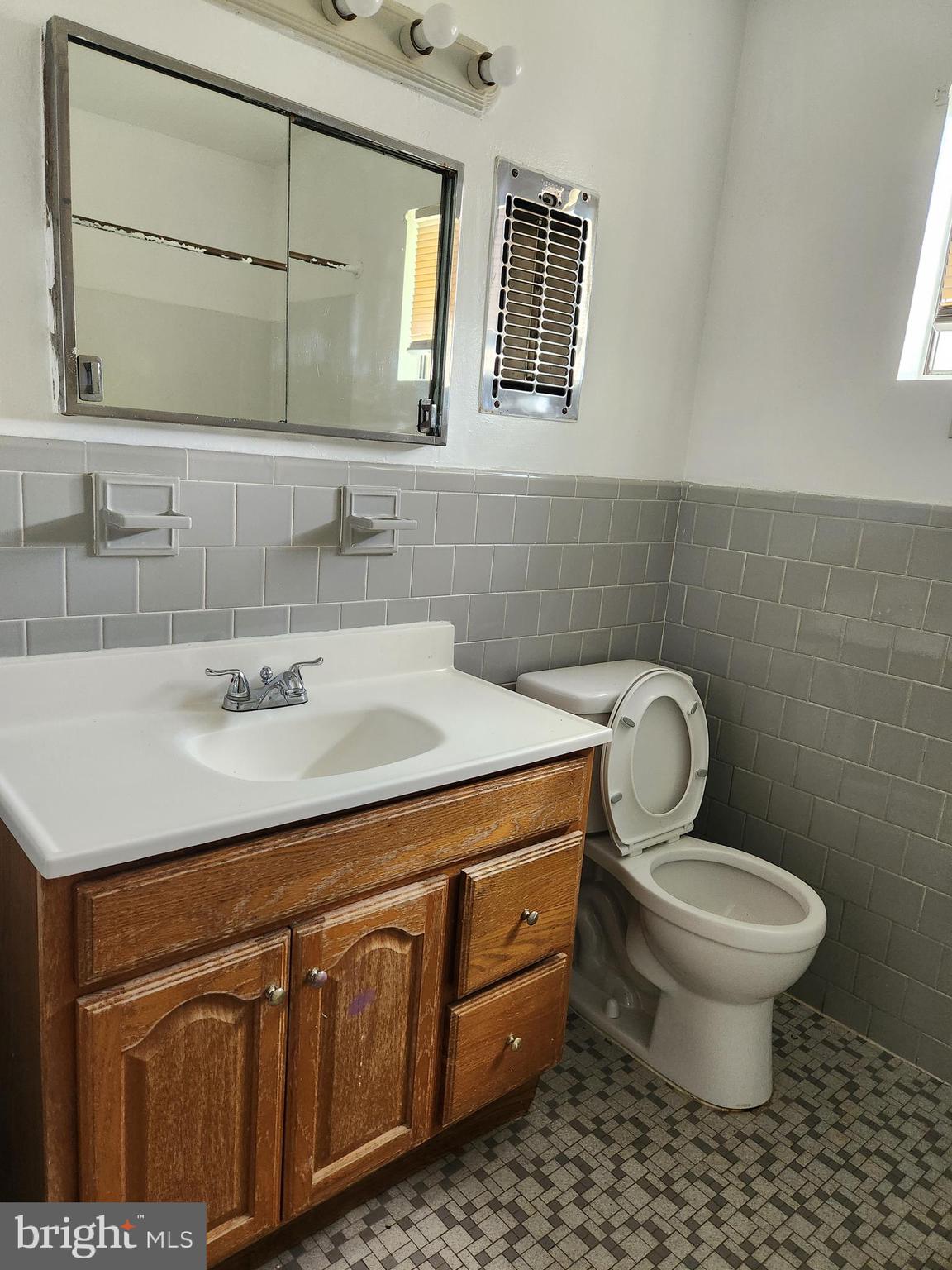 2709 Hughes Road Adelphi, MD 20783 - Photo 6 of 20