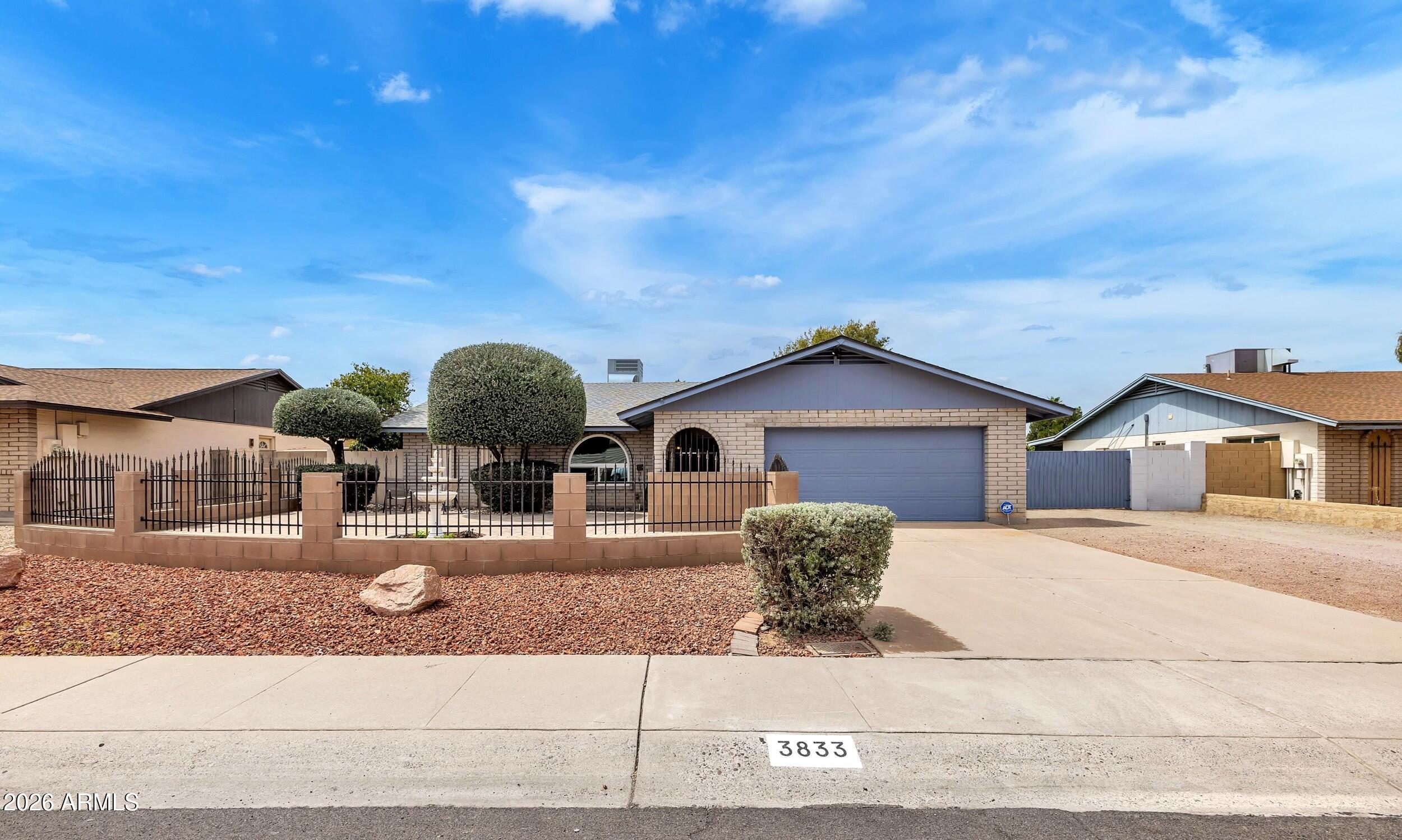 3833 West Phelps Road Phoenix, AZ 85053 - Photo 7 of 55 Easy care yard