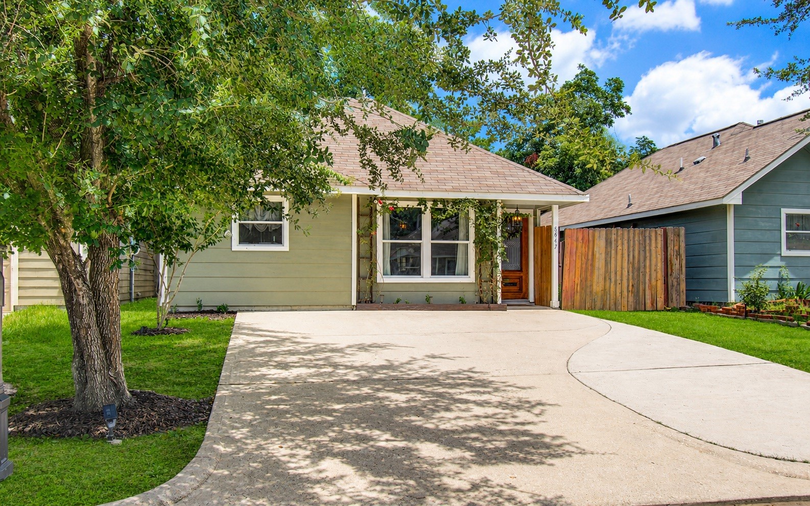 8647 Suburban Oaks Road Houston, TX 77093 - Photo 5 of 21 Welcome to 8647 Suburban Oaks (photo has been enhanced for marketing purposes)