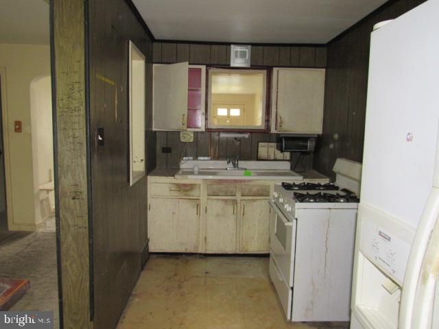 1215 Crestview Road Darby, PA 19023 - Photo 6 of 16 Gallery Image 6