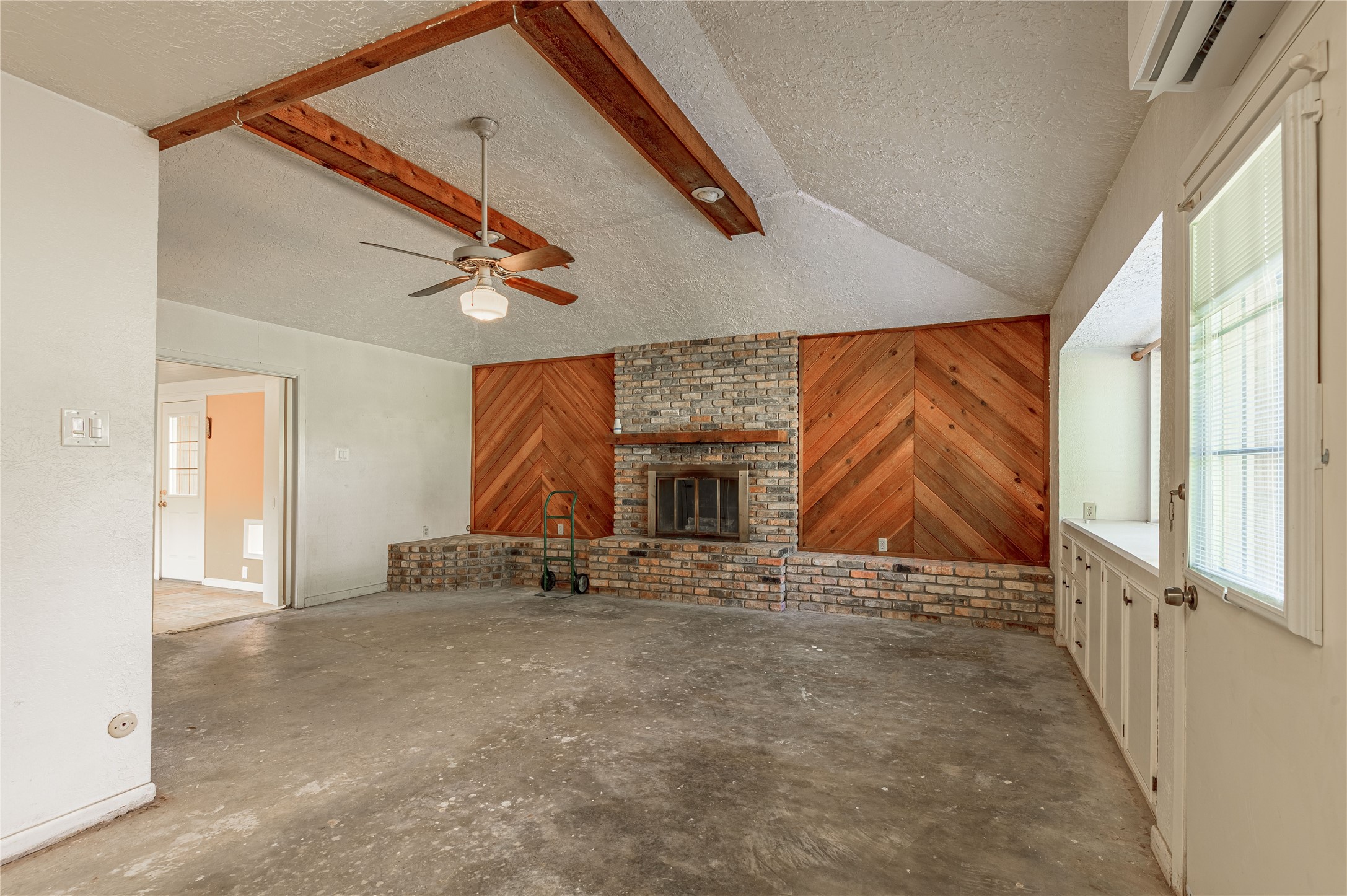 2001 Ave Q Huntsville, TX 77340 - Photo 12 of 18 a view of front door