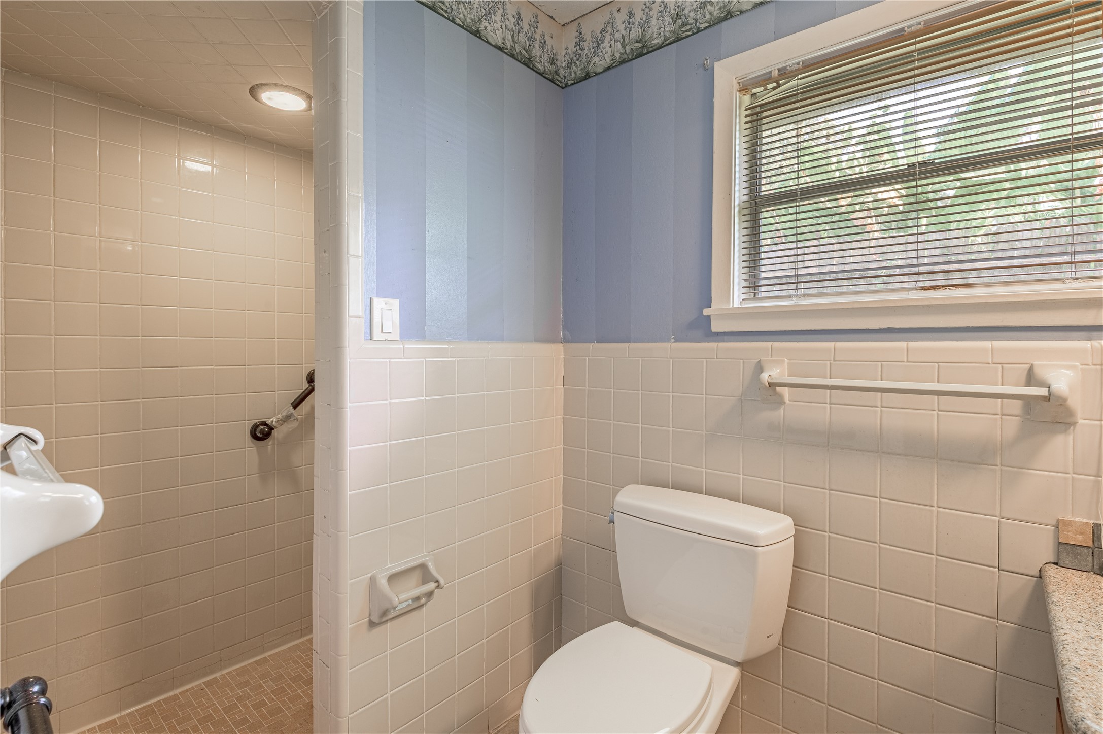 2001 Ave Q Huntsville, TX 77340 - Photo 14 of 18 a bathroom with a toilet and a sink