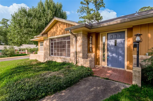 $289,900 | 2001 Ave Q, Huntsville, TX 77340