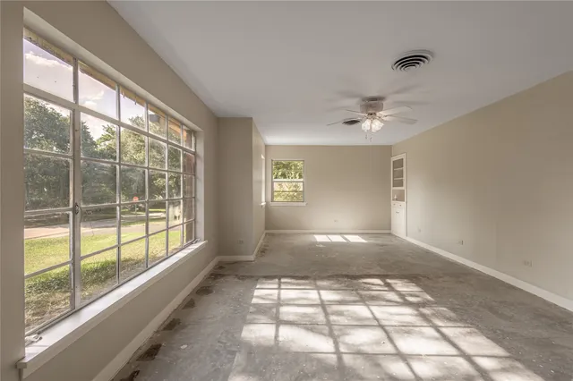 $289,900 | 2001 Ave Q, Huntsville, TX 77340