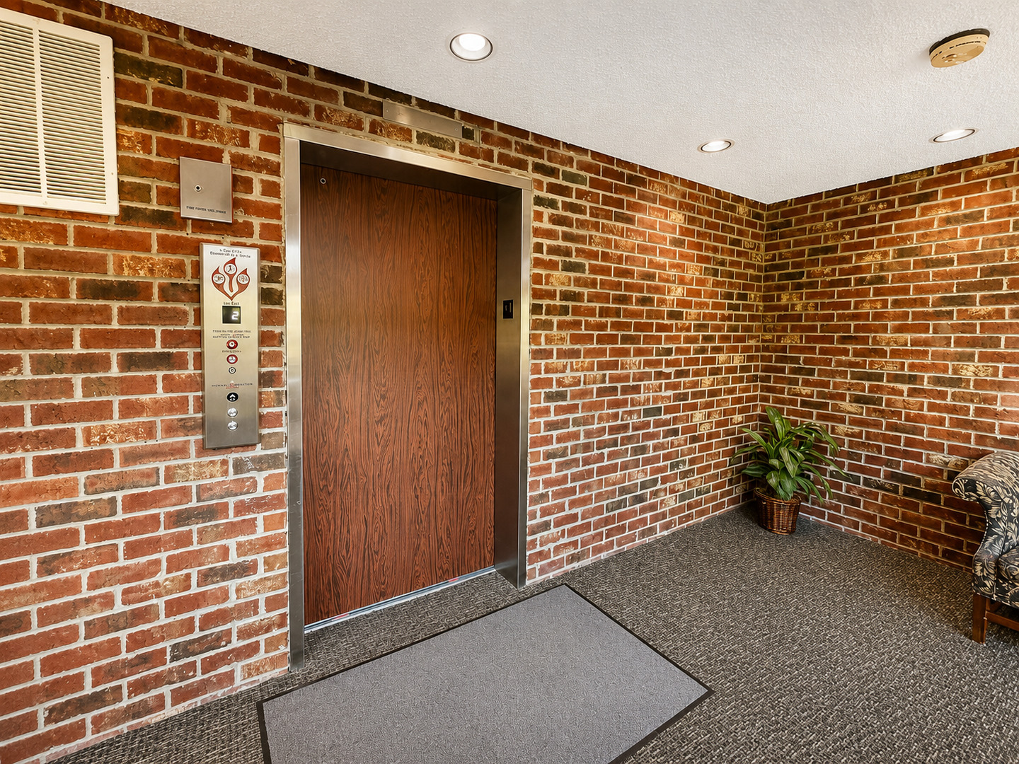 520 Biesterfield Road, Unit 209 Elk Grove Village, IL 60007 - Photo 7 of 31
