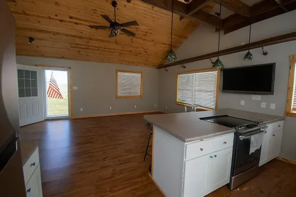 $725,000 | 21617 Emerald Road, Carlyle, IL 62231