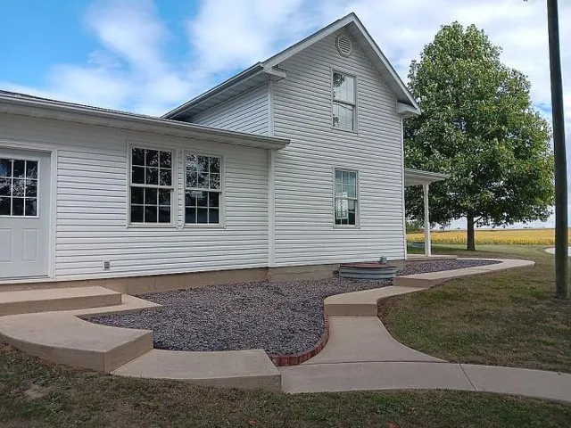 $725,000 | 21617 Emerald Road, Carlyle, IL 62231