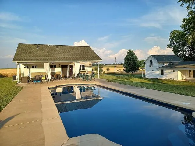 $725,000 | 21617 Emerald Road, Carlyle, IL 62231