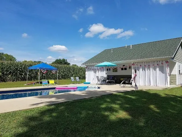 $725,000 | 21617 Emerald Road, Carlyle, IL 62231