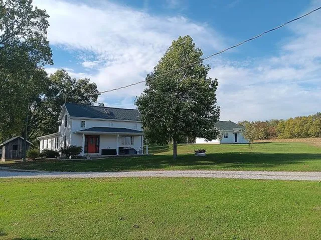 $725,000 | 21617 Emerald Road, Carlyle, IL 62231