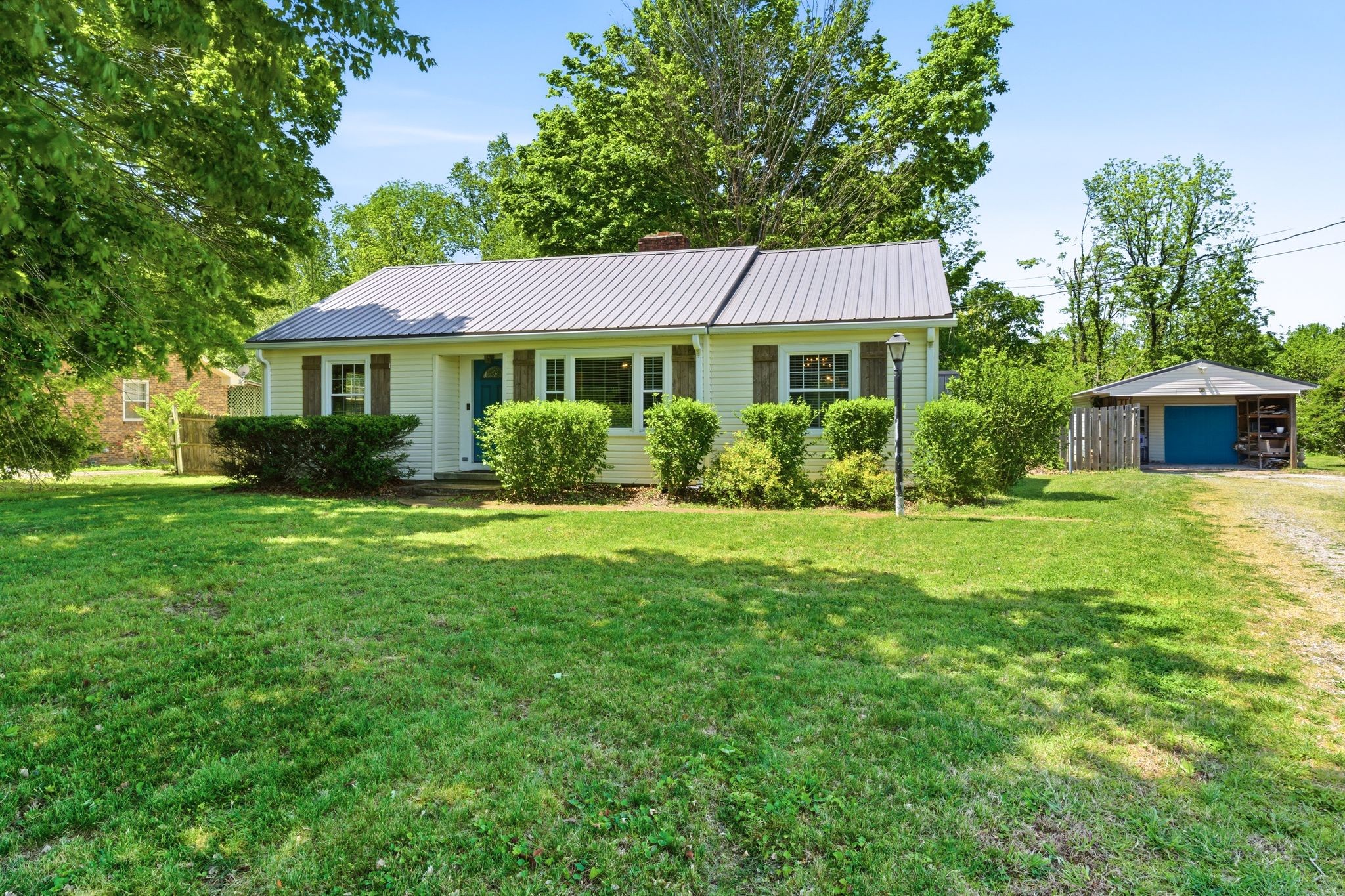 601 North Palmers Chapel Road White House, TN 37188 - Photo 1 of 37