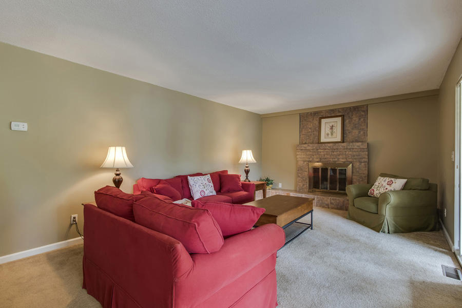 04_RedCloudRoad_820_Living01