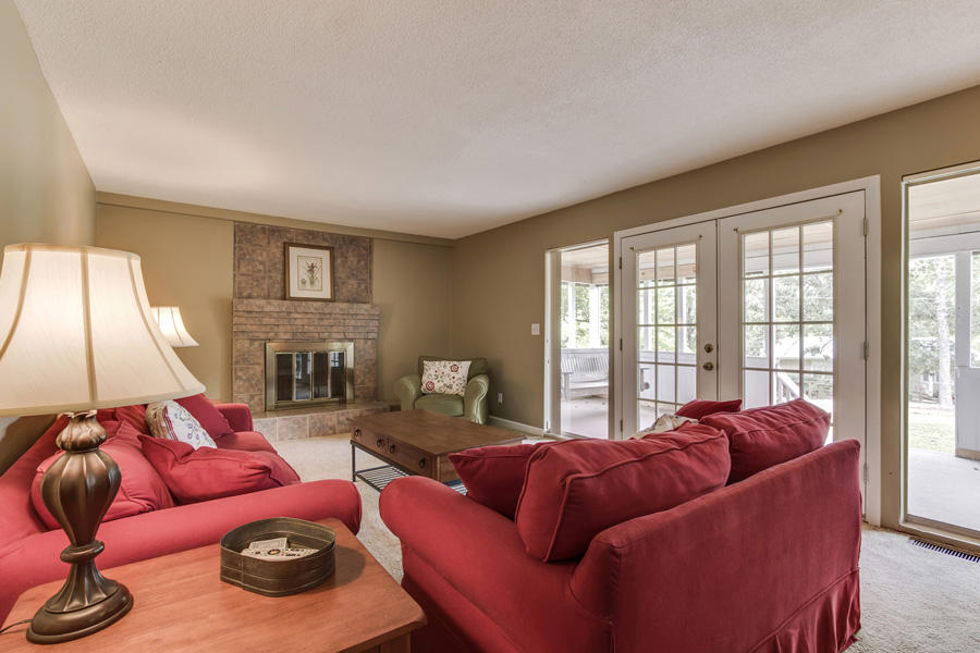 05_RedCloudRoad_820_Living02