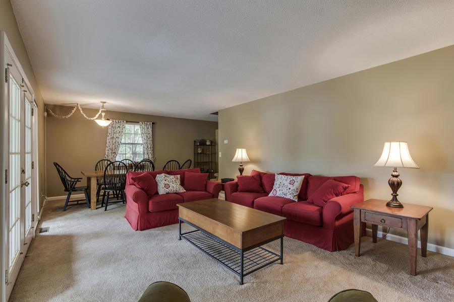 06_RedCloudRoad_820_Living03