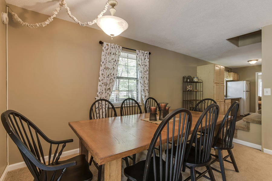 07_RedCloudRoad_820_Dining01