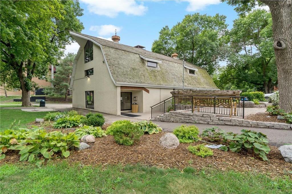 8970 Neill Lake Road Eden Prairie, MN 55347 - Photo 32 of 37