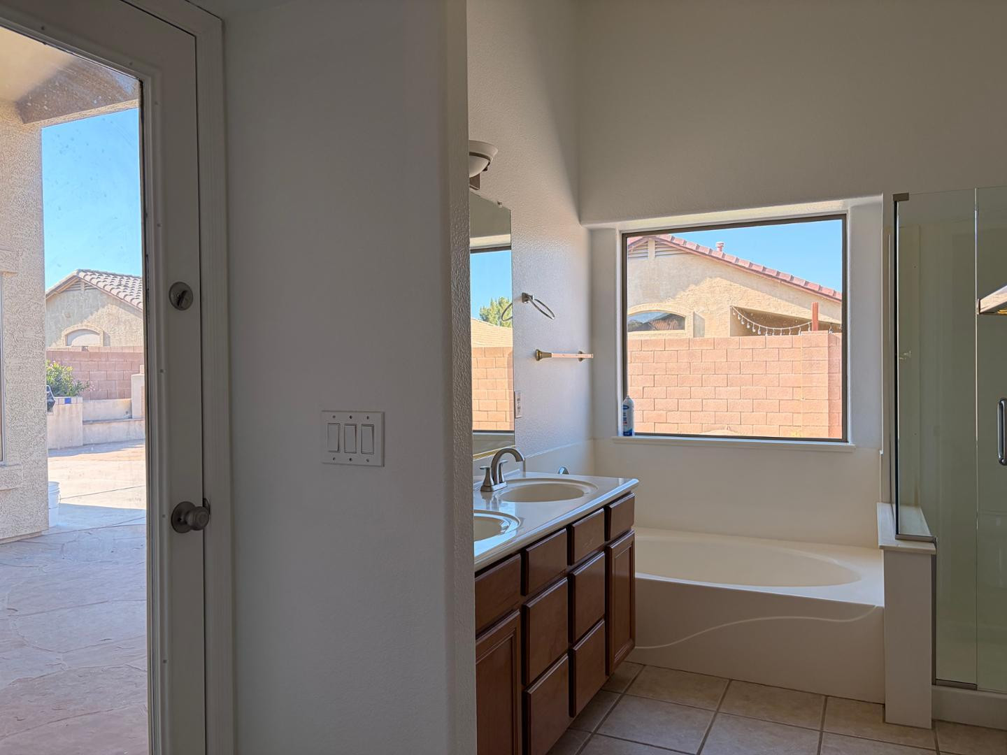 3872 East Simpson Road Gilbert, AZ 85297 - Photo 14 of 25 a bathroom with a tub sink and a mirror