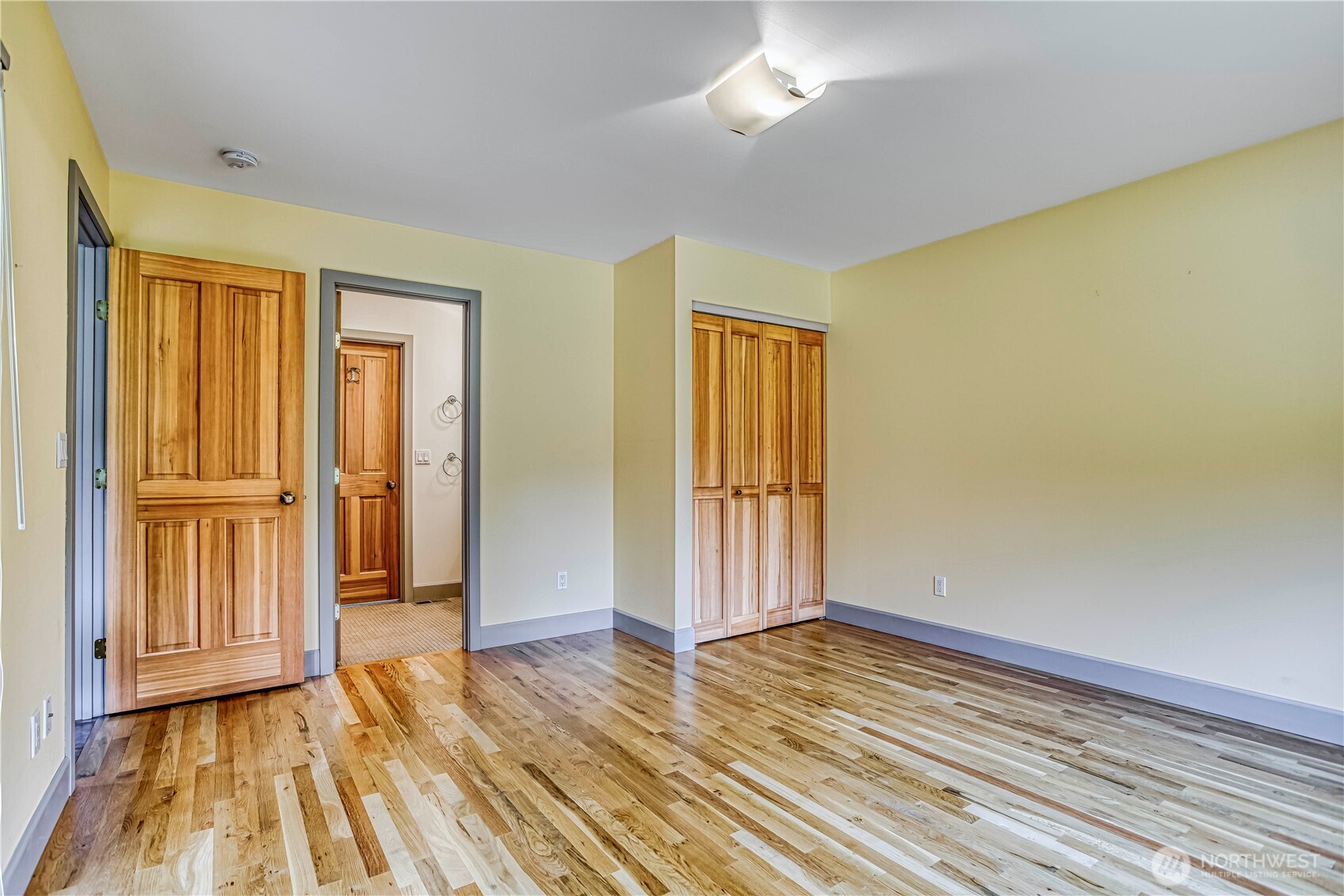 7580 Icicle Road Leavenworth, WA 98826 - Photo 23 of 38 wooden floor in an empty room with a window