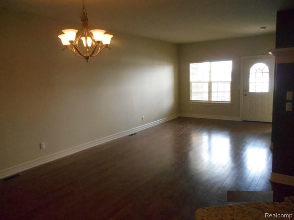 2727 Riverside Drive Trenton, MI 48183 - Photo 11 of 25