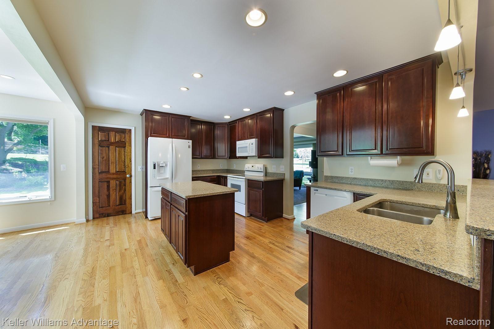 33365 Raphael Road Farmington, MI 48336 - Photo 14 of 56 Raphael_33365_Kitchen_01.jpg