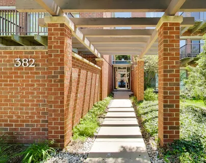 $295,000 | 382 Kelburn Road, Unit 221, Deerfield, IL 60015