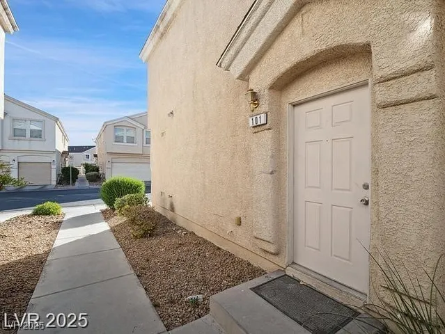 $1,300 | 4675 Color Up Court, Unit 101, Las Vegas, NV 89122