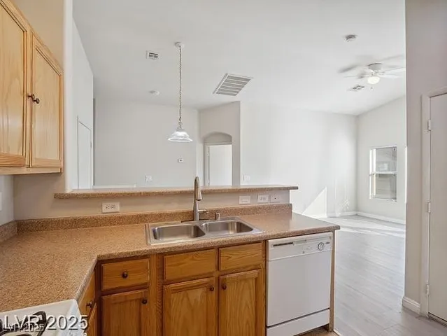 $1,300 | 4675 Color Up Court, Unit 101, Las Vegas, NV 89122