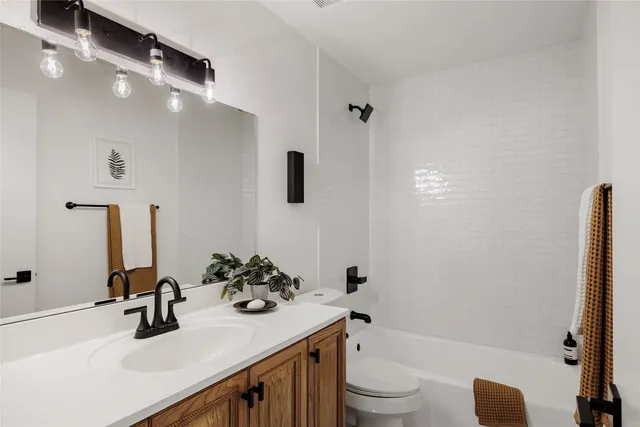 $499,000 | 5204 Hedgewood Drive, Austin, TX 78745