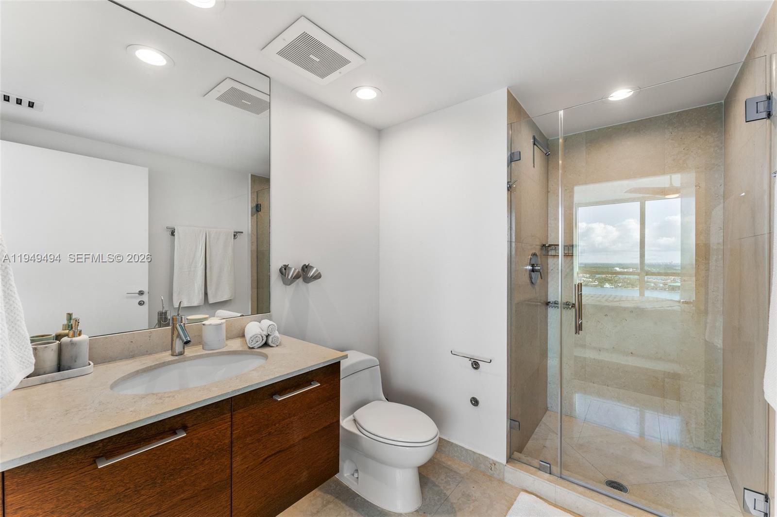 450 Alton Road, Unit 2703 Miami Beach, FL 33139 - Photo 14 of 25