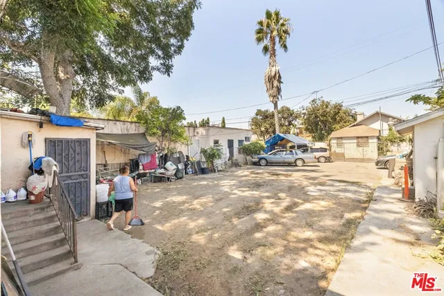 $949,800 | 1627 South Burlington Avenue, Los Angeles, CA 90006