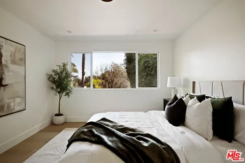 $2,699,999 | 4041 Davana Road, Sherman Oaks, CA 91423