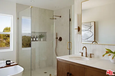 $2,699,999 | 4041 Davana Road, Sherman Oaks, CA 91423