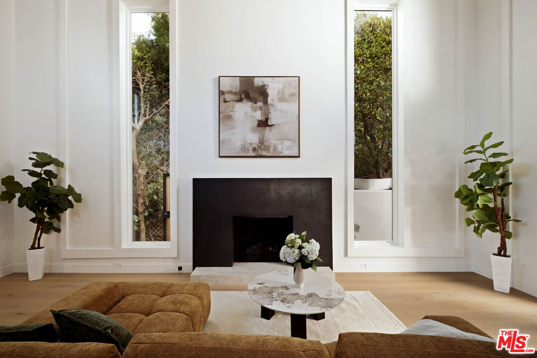 4041 Davana Road Sherman Oaks, CA 91423 - Photo 6 of 35