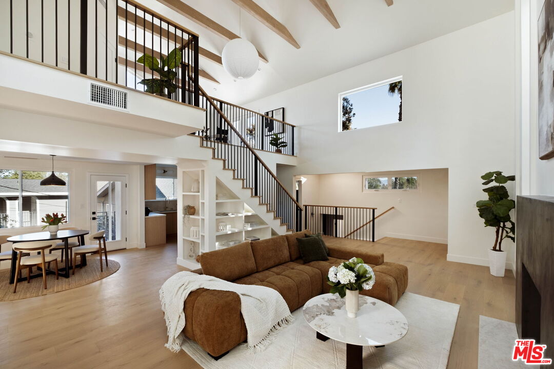 4041 Davana Road Sherman Oaks, CA 91423 - Photo 7 of 35