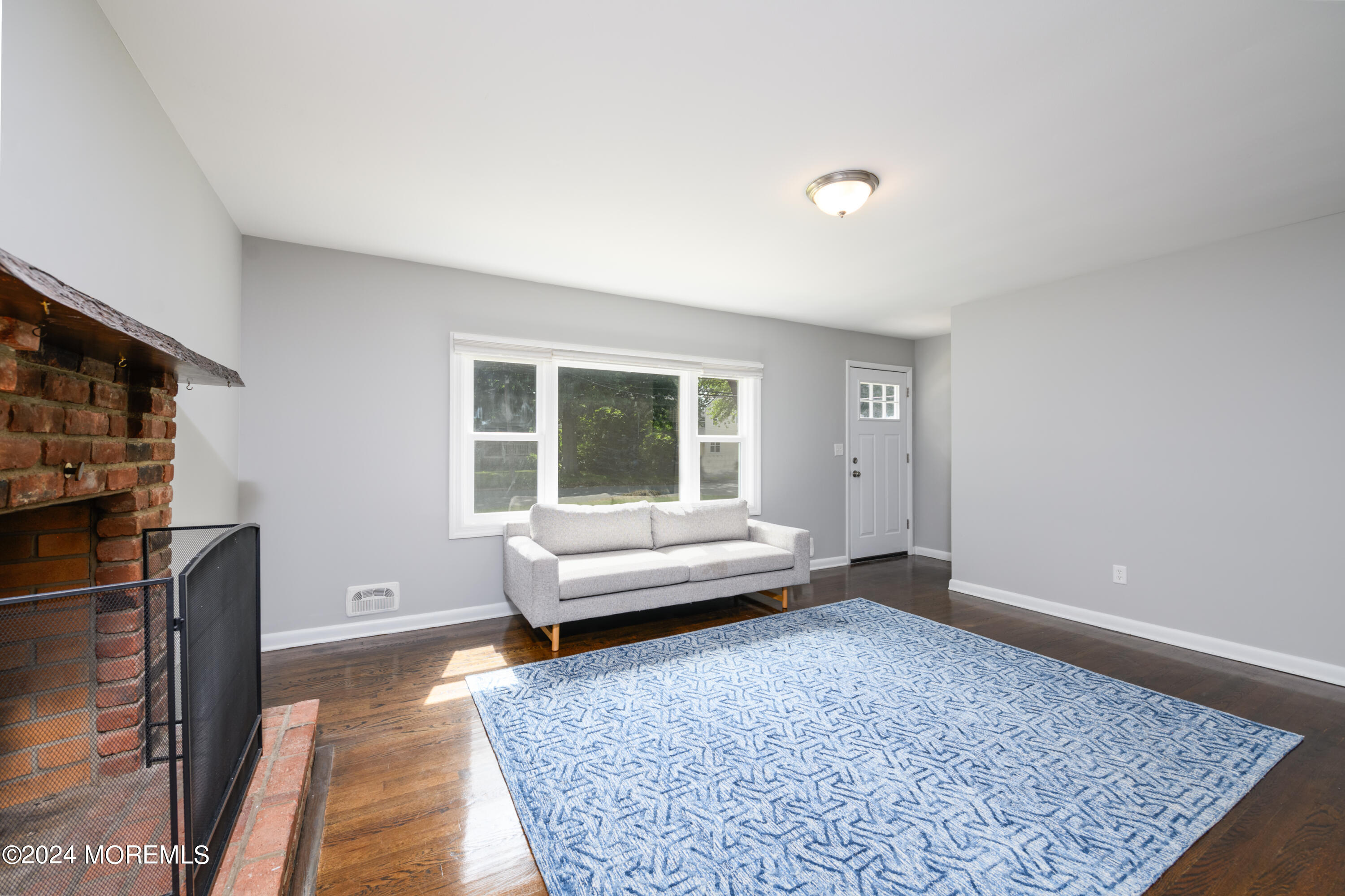 85 Ave Of Two Rivers Rumson, NJ 07760 - Photo 2 of 21 BAP_7639-Edit