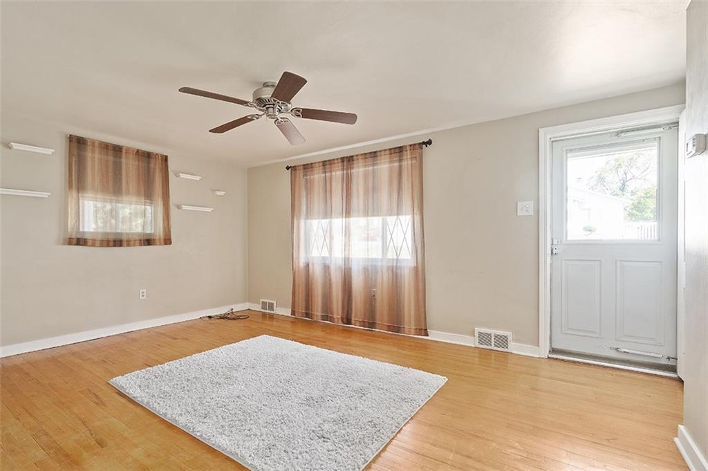 124 Lougeay Road Pittsburgh, PA 15235 - Photo 3 of 19 Gallery Image 3