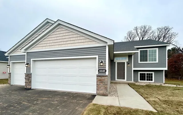 $359,900 | 6640 Granby Street, North Branch, MN 55056