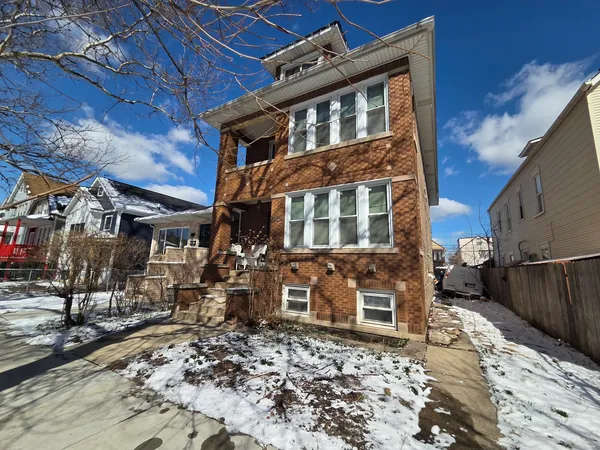 $2,100 | 5434 West Drummond Place, Unit 2, Chicago, IL 60639