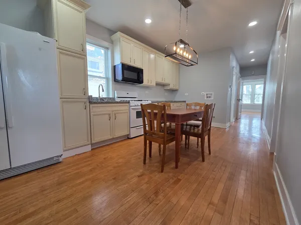 $2,100 | 5434 West Drummond Place, Unit 2, Chicago, IL 60639