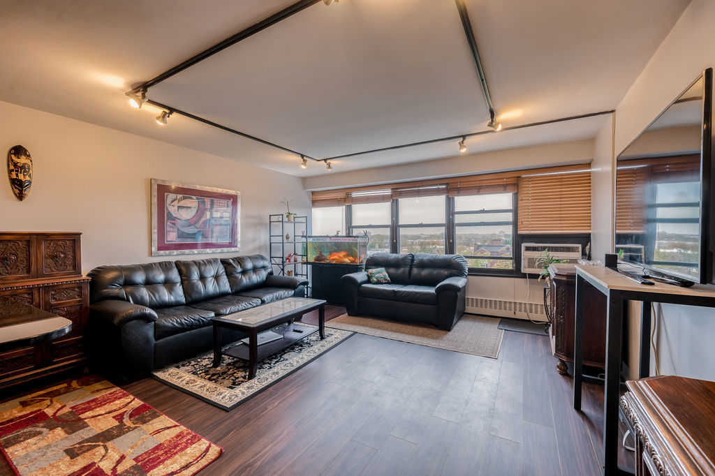 6030 North Sheridan Road, Unit 809 Chicago, IL 60660 - Photo 11 of 17 a living room with furniture and a large window