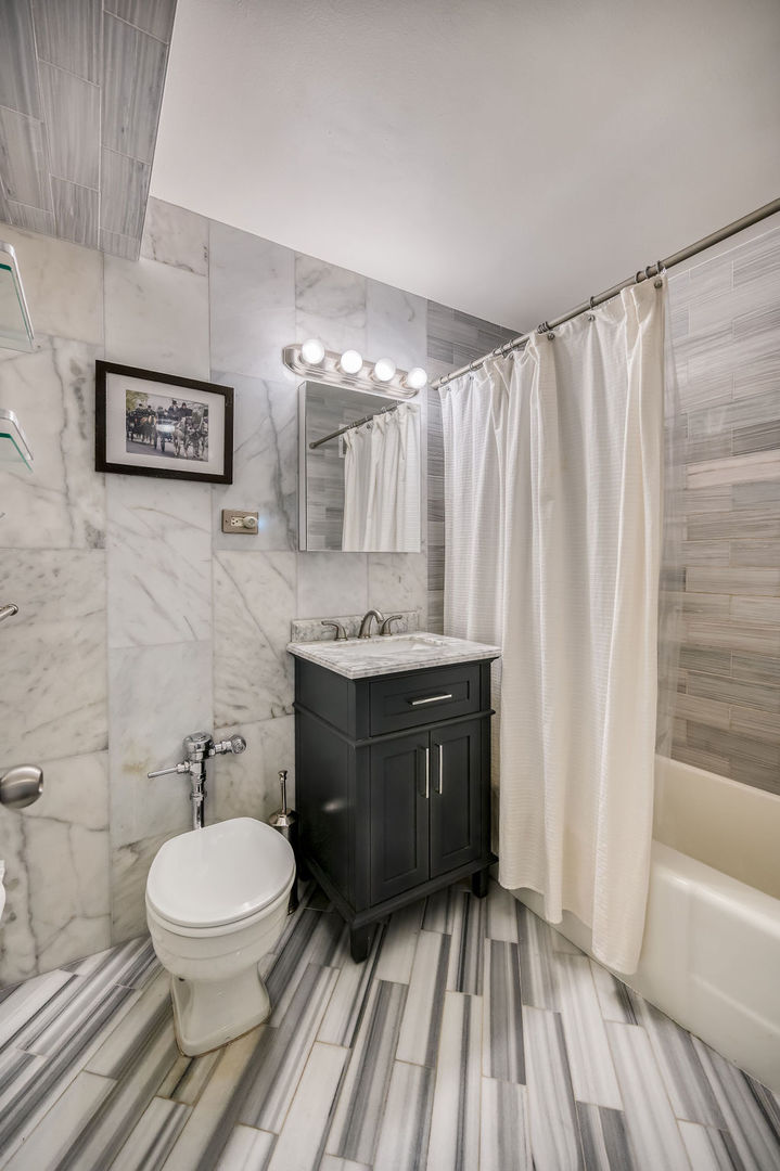 6030 North Sheridan Road, Unit 809 Chicago, IL 60660 - Photo 15 of 17 a bathroom with a sink a toilet and shower