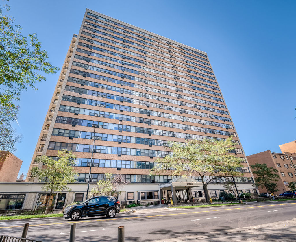 6030 North Sheridan Road, Unit 809 Chicago, IL 60660 - Photo 2 of 17 front view of a building