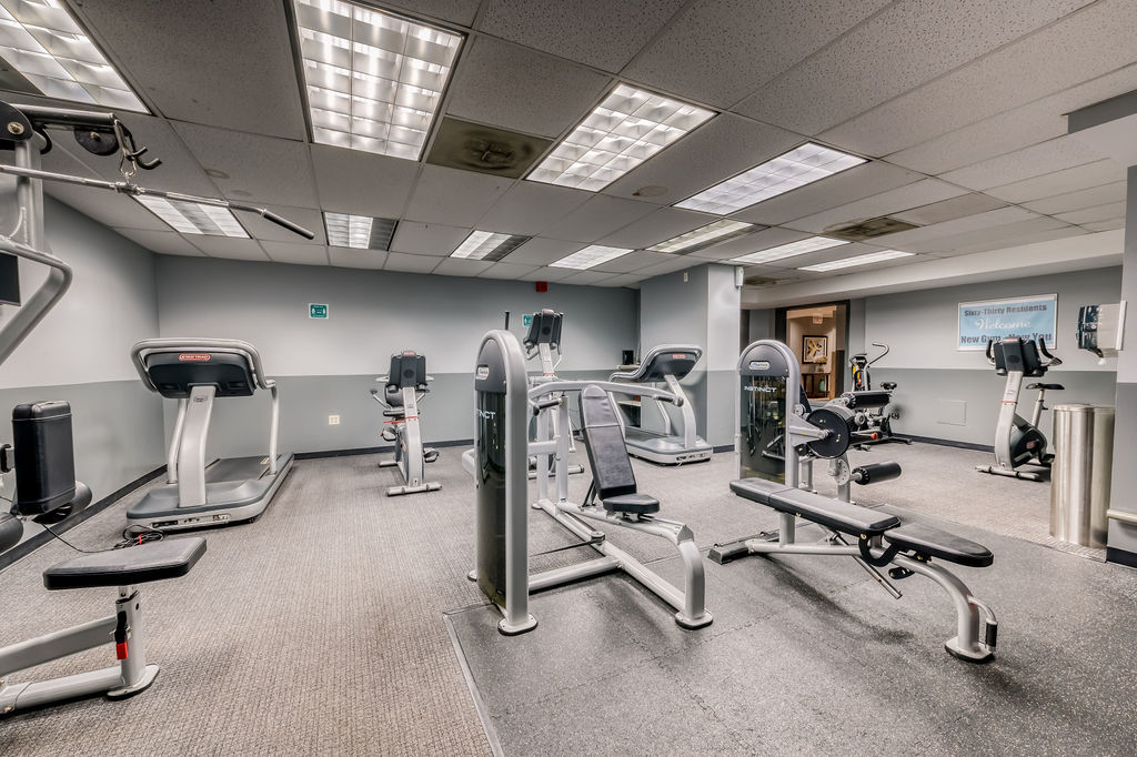 6030 North Sheridan Road, Unit 809 Chicago, IL 60660 - Photo 5 of 17 a view of a room with gym equipment