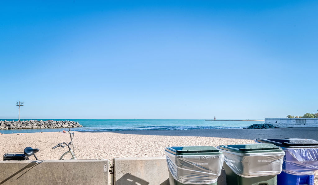 6030 North Sheridan Road, Unit 809 Chicago, IL 60660 - Photo 7 of 17 a view of a swimming pool and an ocean view