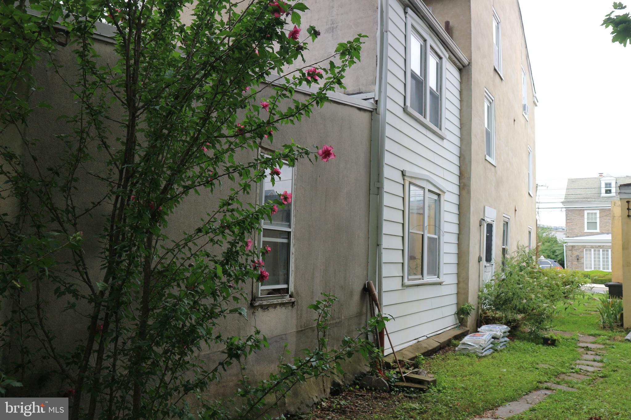 6832 Ridge Avenue Philadelphia, PA 19128 - Photo 4 of 10