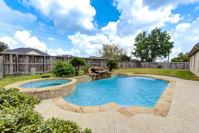 $695,000 | 10815 Ashland Bridge Lane, Sugar Land, TX 77498