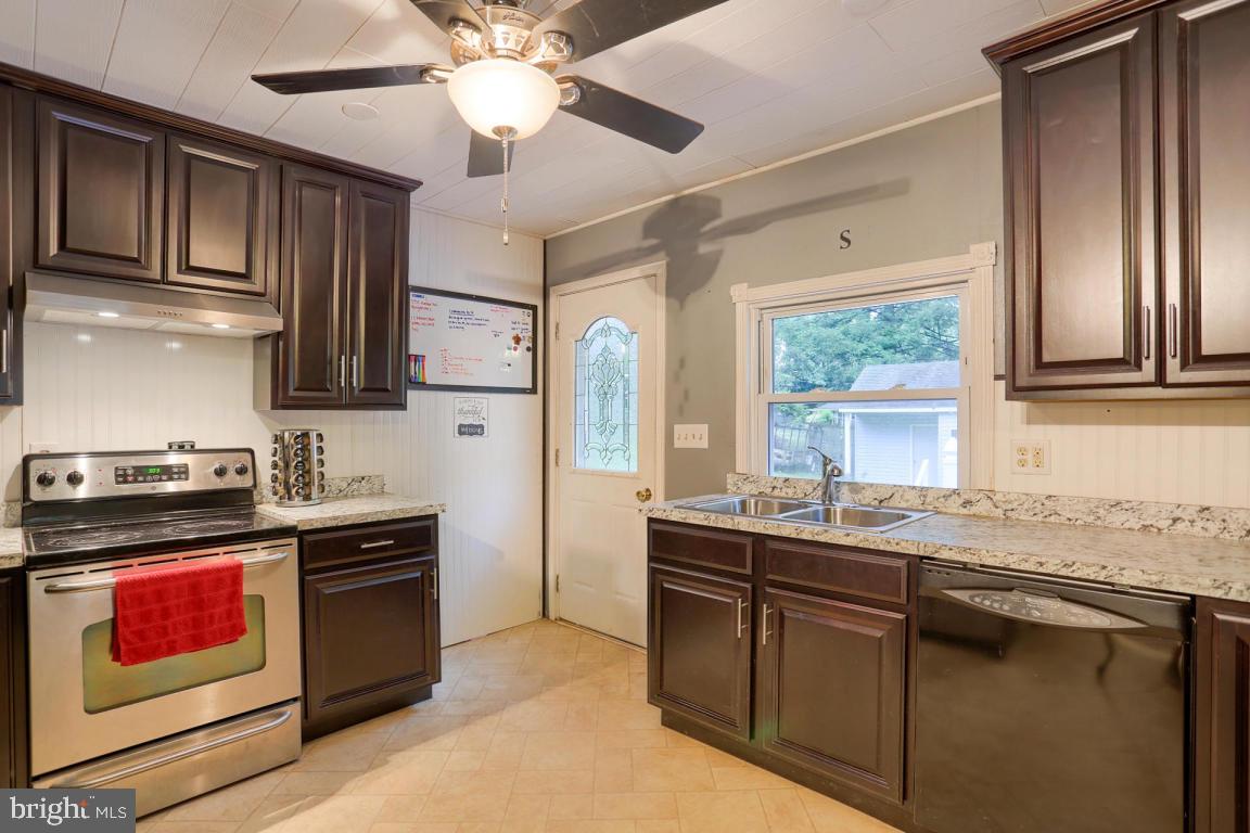 132 Hilltop Road Delta, PA 17314 - Photo 4 of 54 Gallery Image 4