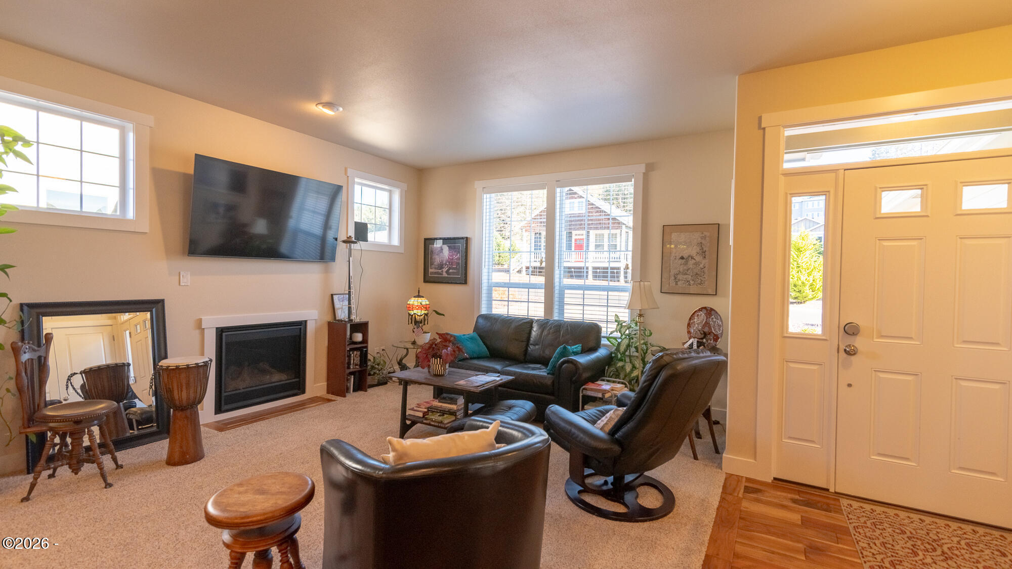 4161 Southeast Inlet Avenue Lincoln City, OR 97367 - Photo 19 of 38 Living Room