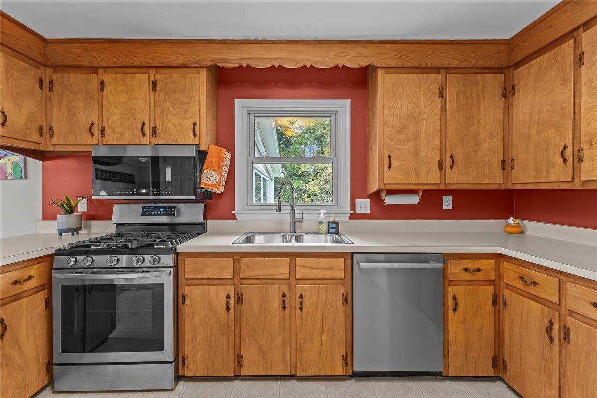 68 Sharon Drive Williston, VT 05495 - Photo 21 of 40