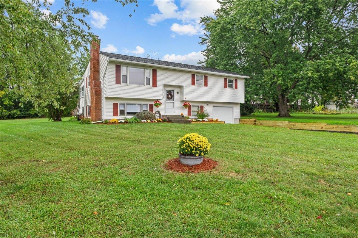 68 Sharon Drive Williston, VT 05495 - Photo 3 of 40